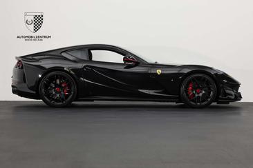 Ferrari 812 Superfast — photo 7