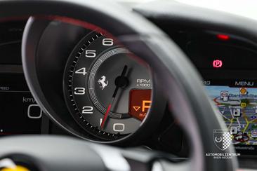 Ferrari 812 Superfast — photo 14