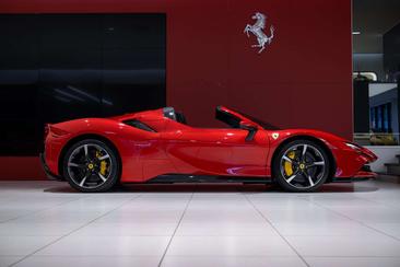 Ferrari SF90 Spider — photo 26