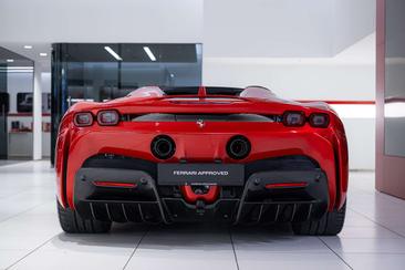 Ferrari SF90 Spider — photo 30