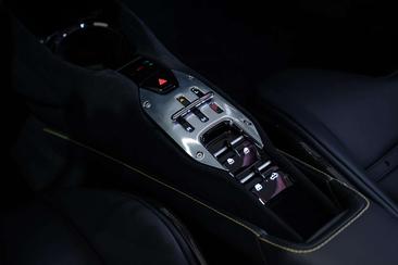 Ferrari SF90 Spider — photo 34