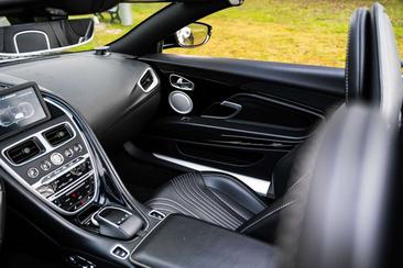 Aston Martin DB11 Volante — photo 9