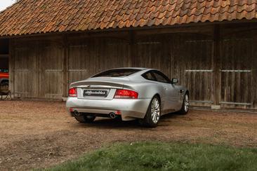 Aston Martin Vanquish V12 5.9 — photo 2