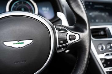 Aston Martin DB11 Volante — photo 18