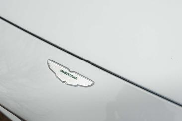 Aston Martin Vanquish V12 5.9 — photo 12