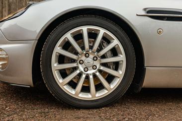 Aston Martin Vanquish V12 5.9 — photo 14