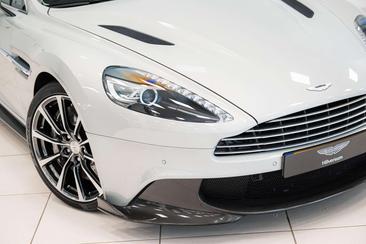 Aston Martin Vanquish Vanquish S — photo 11