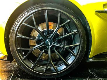 Aston Martin Vantage Coupe 4.0 V8 Auto — photo 4