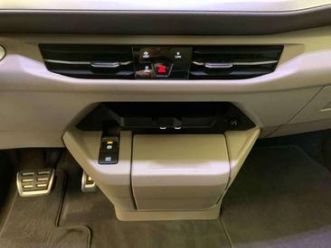 Volkswagen Multivan TSI Style — photo 13