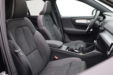 Volvo XC40 B4 Plus — photo 17