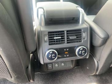 Land Rover Discovery D250 R-Dynamic SE PANO AHK LEDER SD LM — photo 15
