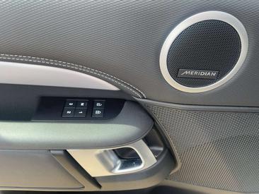 Land Rover Discovery D250 R-Dynamic SE PANO AHK LEDER SD LM — photo 17