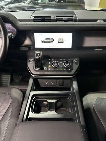 Land Rover Defender 110 2.0D SD4 SE AWD Aut. 240 — photo 12