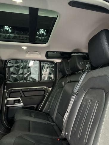 Land Rover Defender 110 2.0D SD4 SE AWD Aut. 240 — photo 22