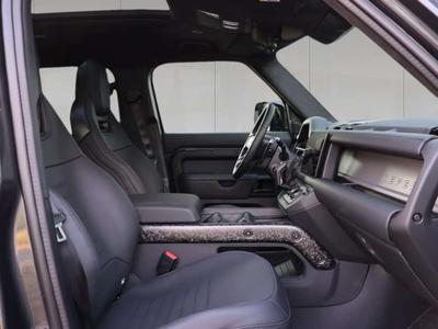 Land Rover Defender 110 P635 OCTA Edition One V8