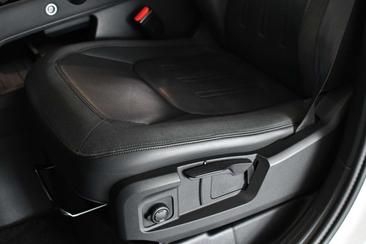 Land Rover Defender 110 X-Dynamic SE 3.0d D300 I6 Mhev — photo 8
