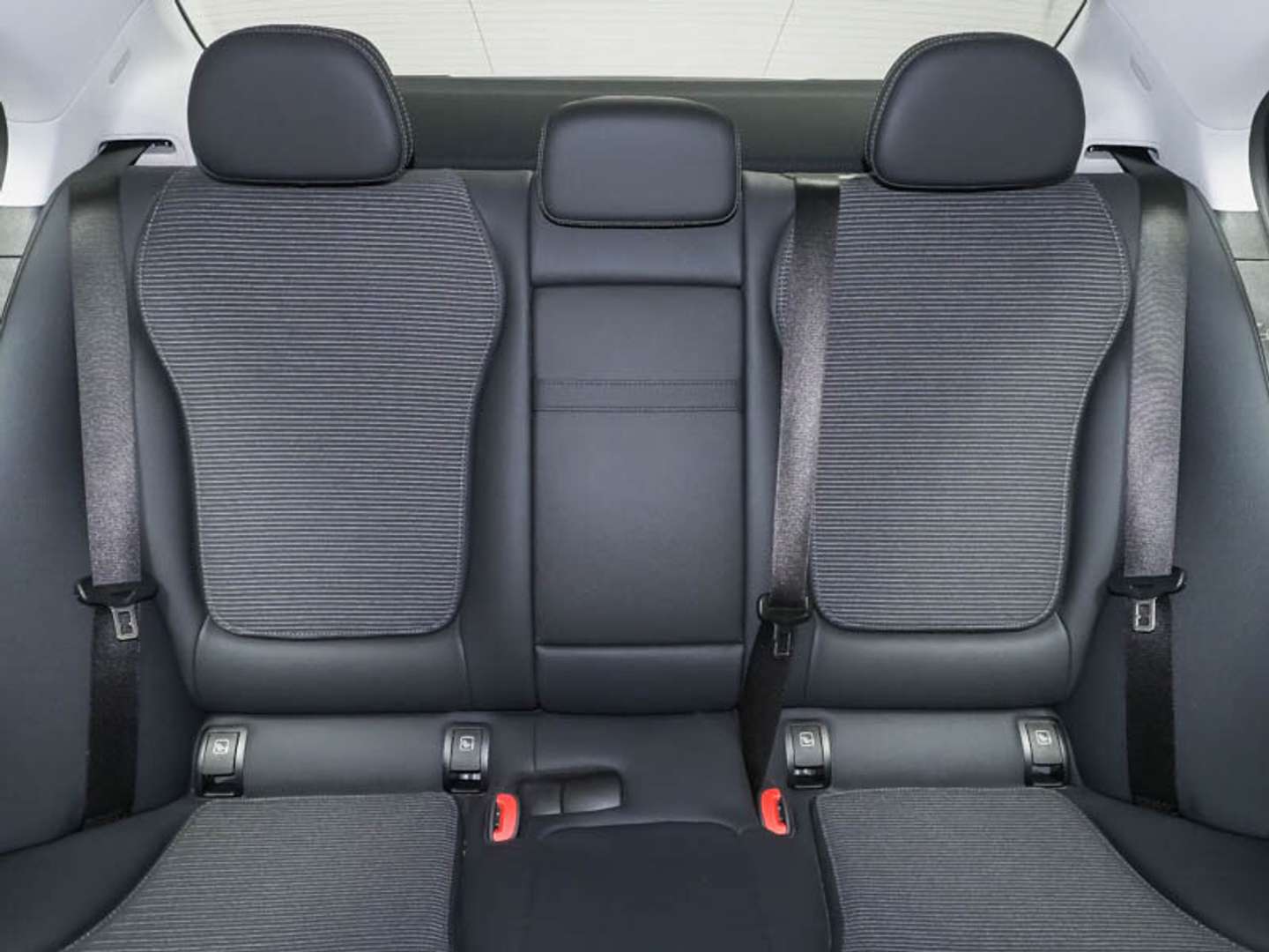 Mercedes Classe C 180 AVANTGARDE - 2025 - Joinsteer - #9