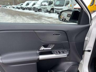 Mercedes GLA 180 Night Edition — photo 9