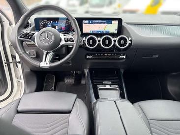 Mercedes GLA 180 Night Edition — photo 12