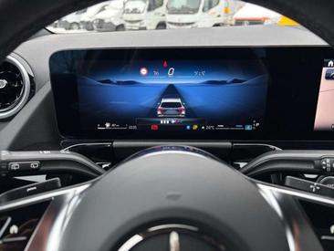 Mercedes GLA 180 Night Edition — photo 16