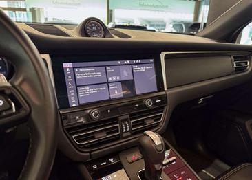 Porsche Macan T — photo 25
