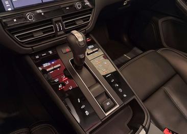 Porsche Macan T — photo 26