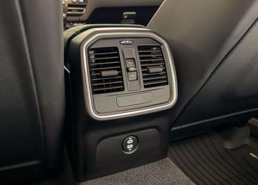 Porsche Macan T — photo 27