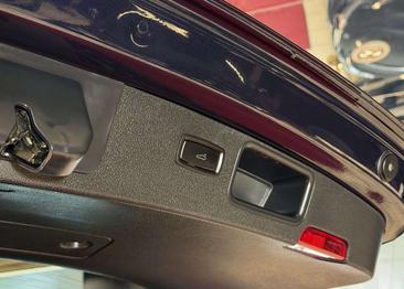 Porsche Macan T — photo 37