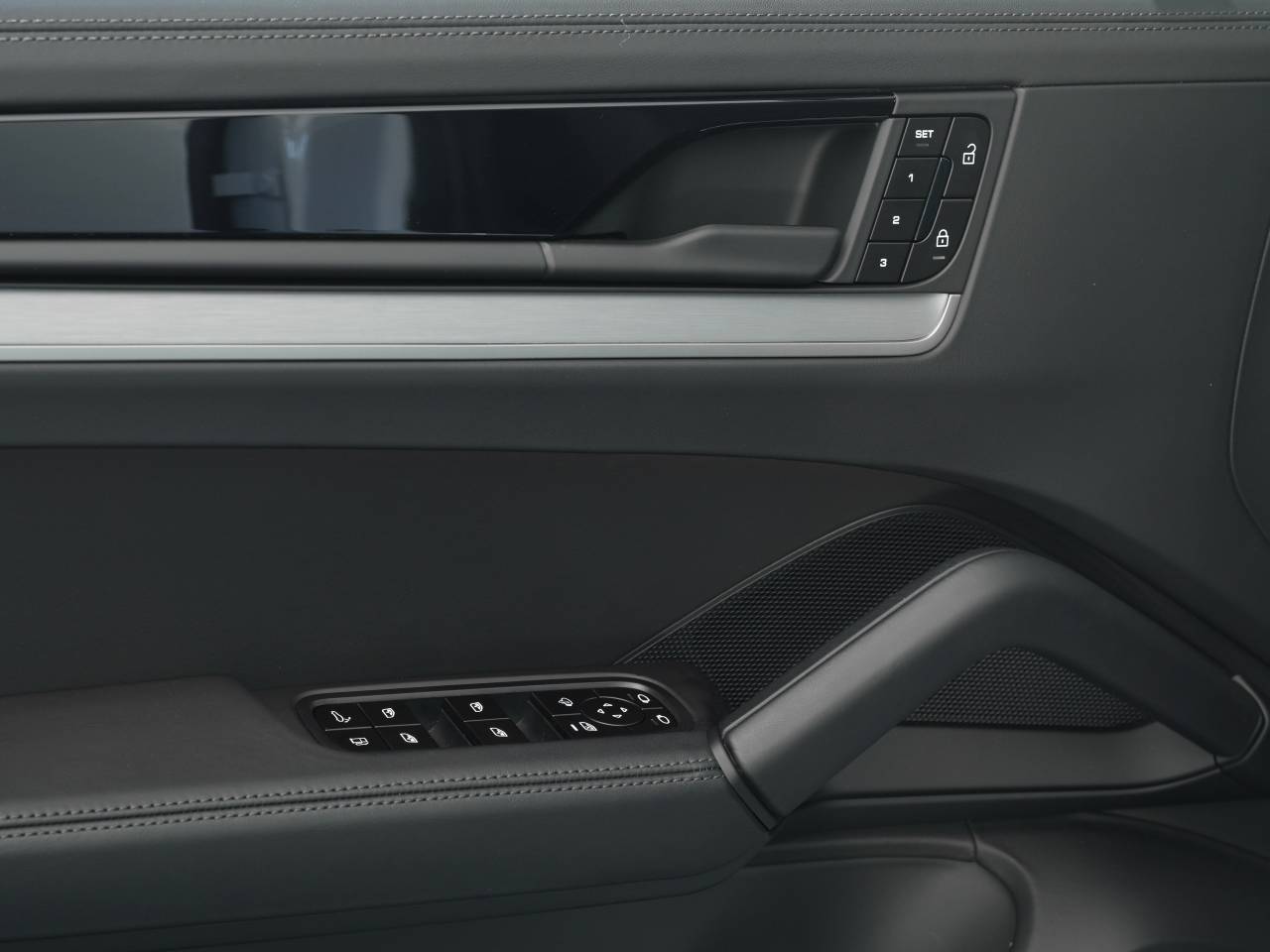 Porsche Cayenne III ph2 E-Hybrid Coupé Black Edition - 2025 - Joinsteer - #23