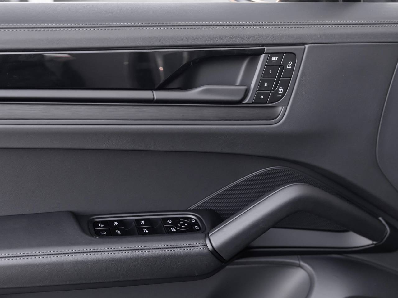 Porsche Cayenne III ph2 E-Hybrid Coupé Black Edition - 2026 - Joinsteer - #19