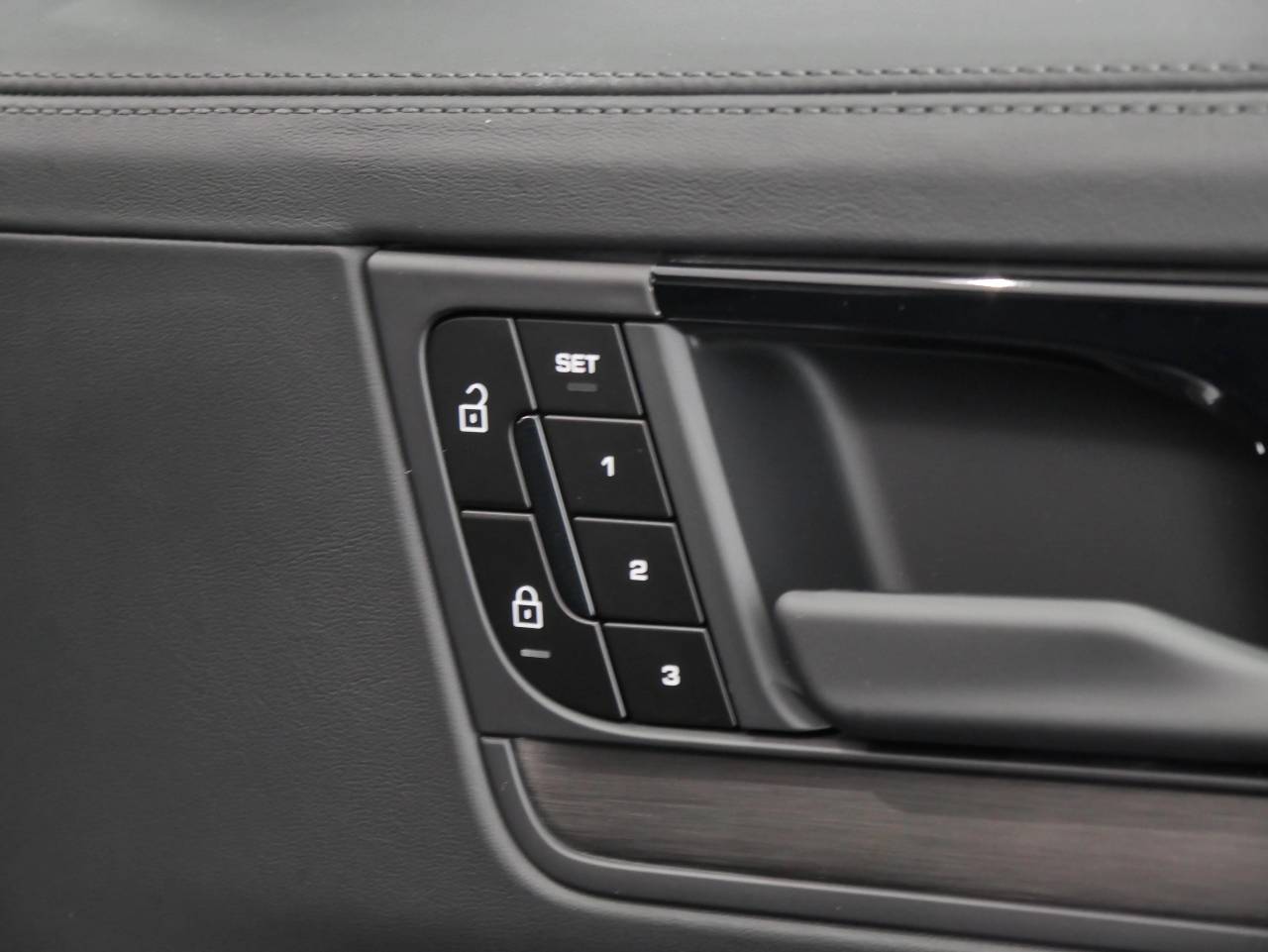 Porsche Cayenne III ph2 E-Hybrid Black Edition - 2026 - Joinsteer - #36