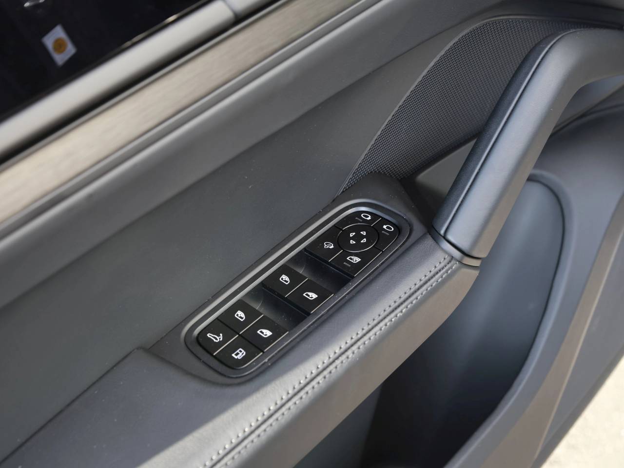 Porsche Cayenne III ph2 E-Hybrid Black Edition - 2025 - Joinsteer - #24