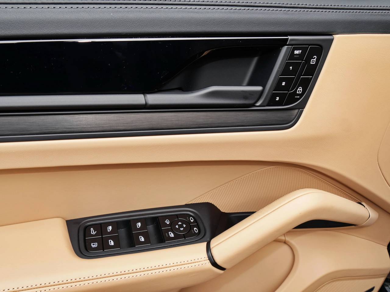 Porsche Cayenne III ph2 E-Hybrid Black Edition - 2026 - Joinsteer - #19