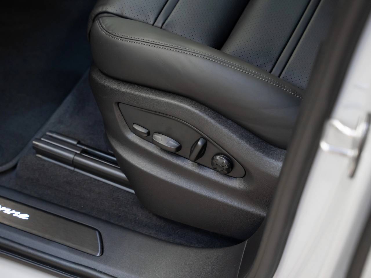 Porsche Cayenne III ph2 E-Hybrid Black Edition - 2026 - Joinsteer - #21