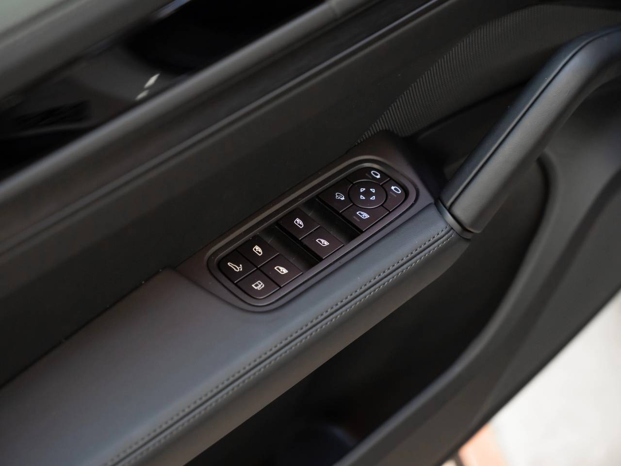 Porsche Cayenne III ph2 E-Hybrid Black Edition - 2026 - Joinsteer - #31