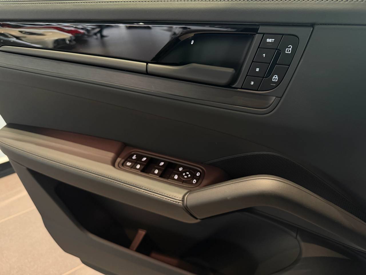 Porsche Cayenne III ph2 E-Hybrid Black Edition - 2026 - Joinsteer - #19