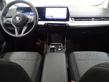 BMW 218d Active Tourer — photo 6
