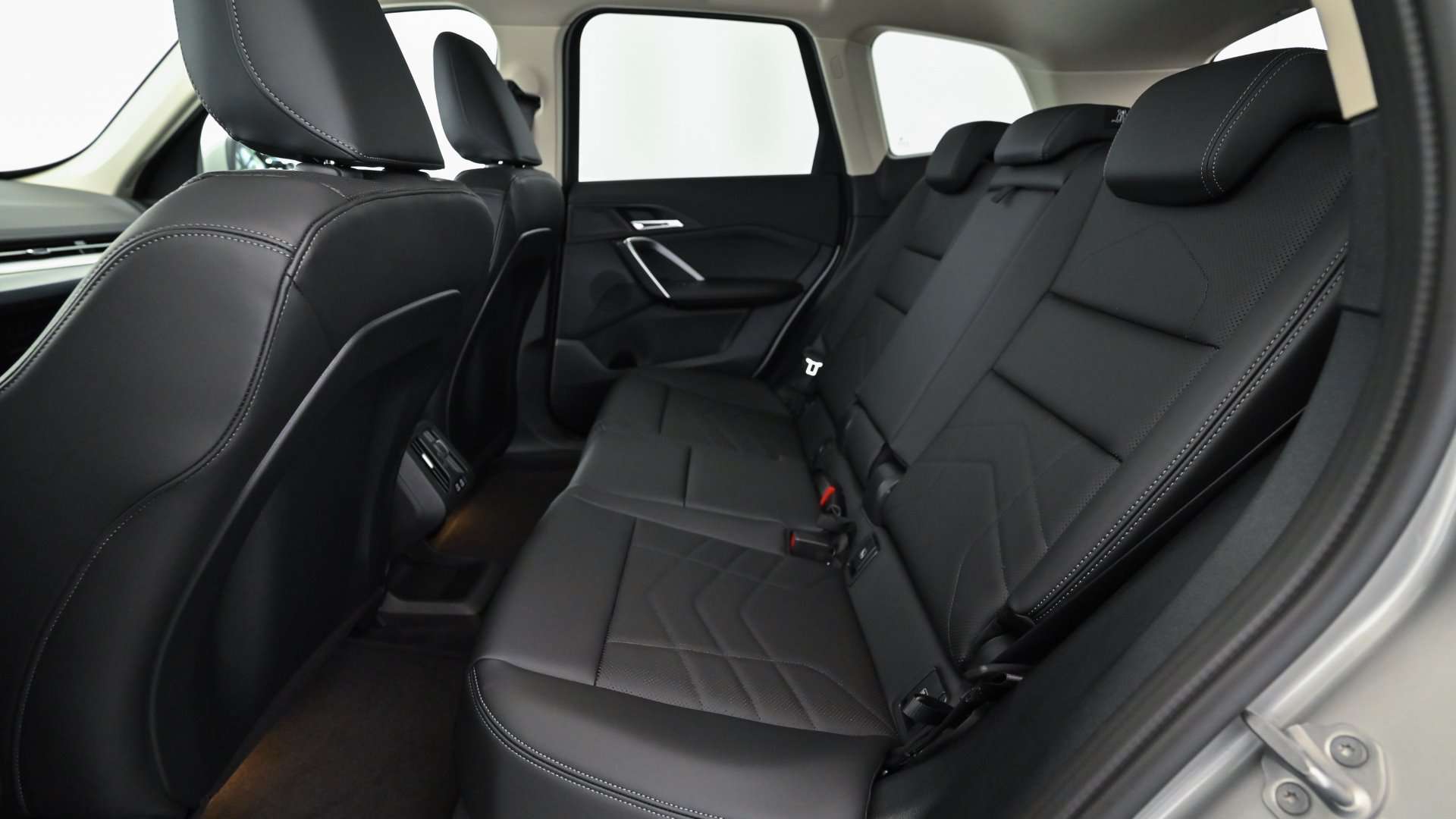 BMW IX1 EDrive20 - 2025 - Joinsteer - #6