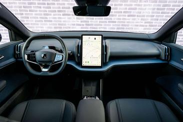 Volvo EX30 P5 Plus — photo 3