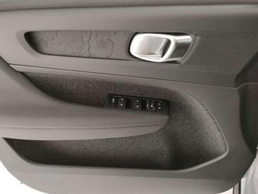 Volvo C40 Recharge Core — photo 18