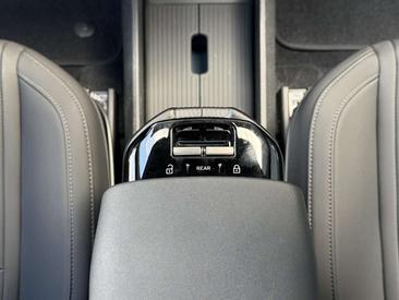 Volvo EX30 Twin Motor — photo 18