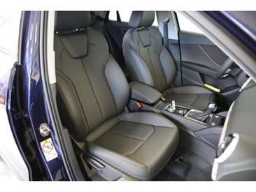 Audi Q2 S Line — photo 8