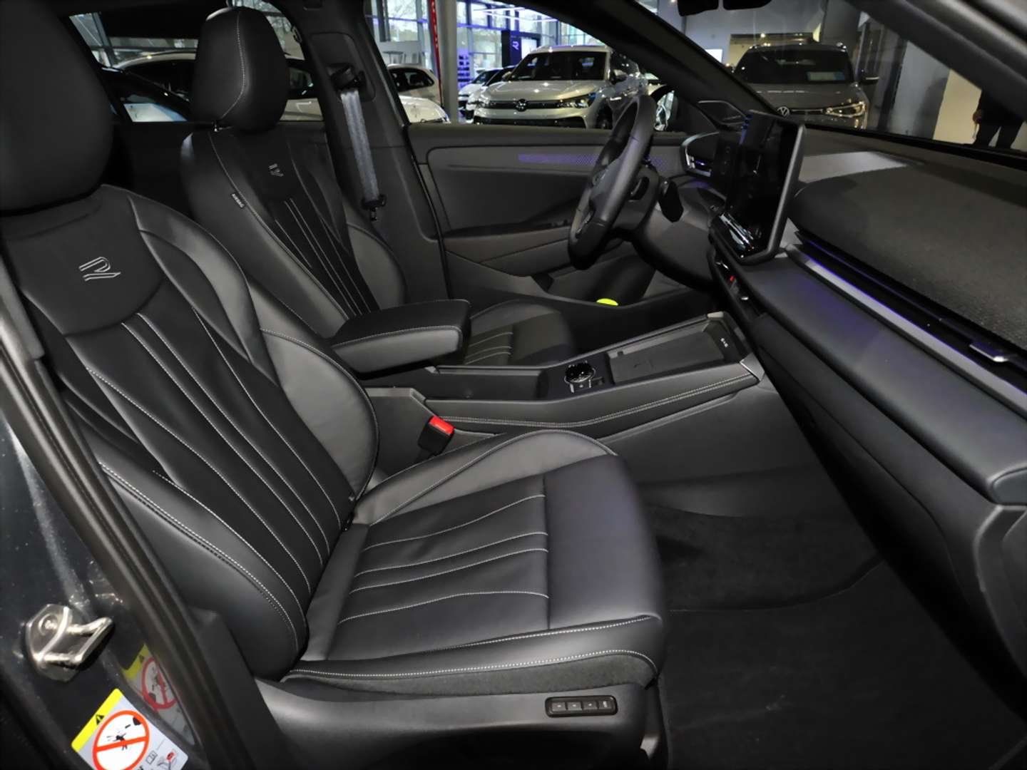 Volkswagen T-Roc ETSI R-Line - 2026 - Joinsteer - #7