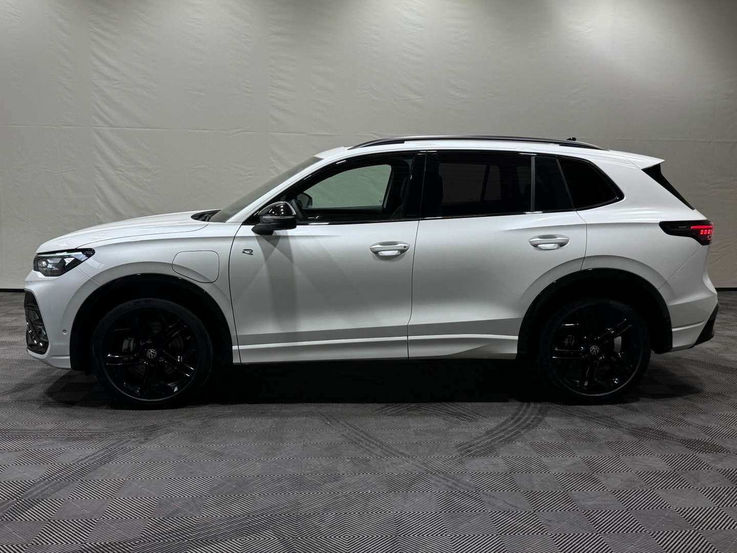 Volkswagen TIGUAN EHybrid R-Line - 2024 - Joinsteer - #2