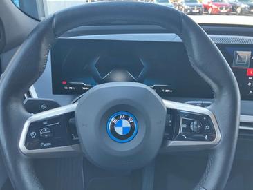 BMW IX M60 — photo 7