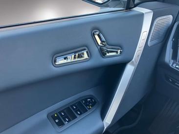 BMW IX M60 — photo 9
