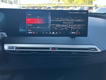 BMW IX M60 — photo 11