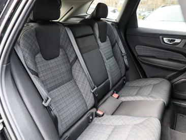 Volvo XC60 B4 Core — photo 4