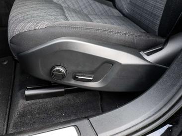 Volvo XC60 B4 Core — photo 12