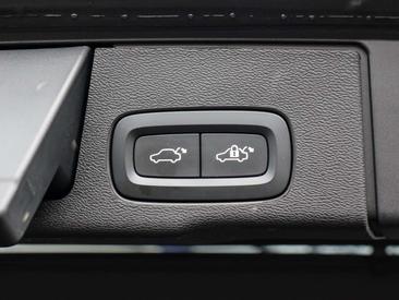 Volvo XC60 B4 Core — photo 16